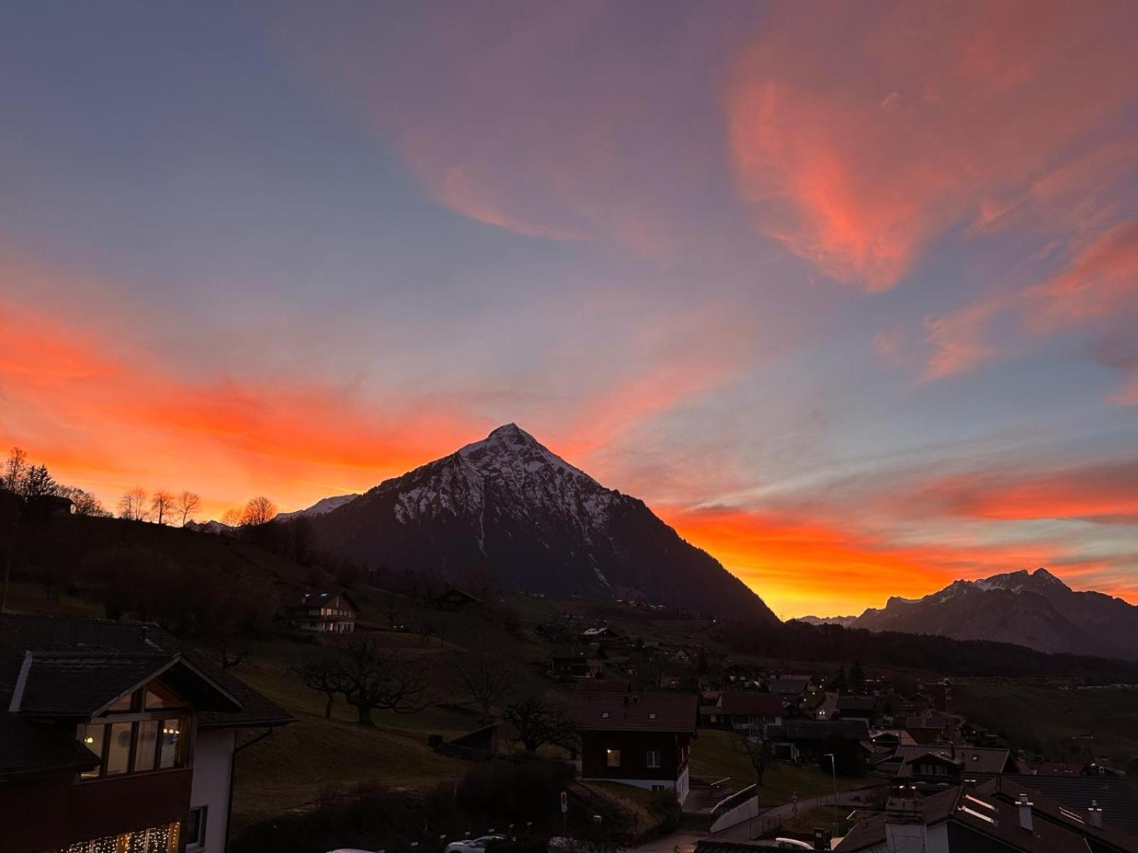 Eva'S Seeblick Lägenhet Krattigen Exteriör bild